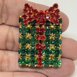 Green Rhinestone Christmas Present With Red Rhinestone Bow Gold Tone Brooch